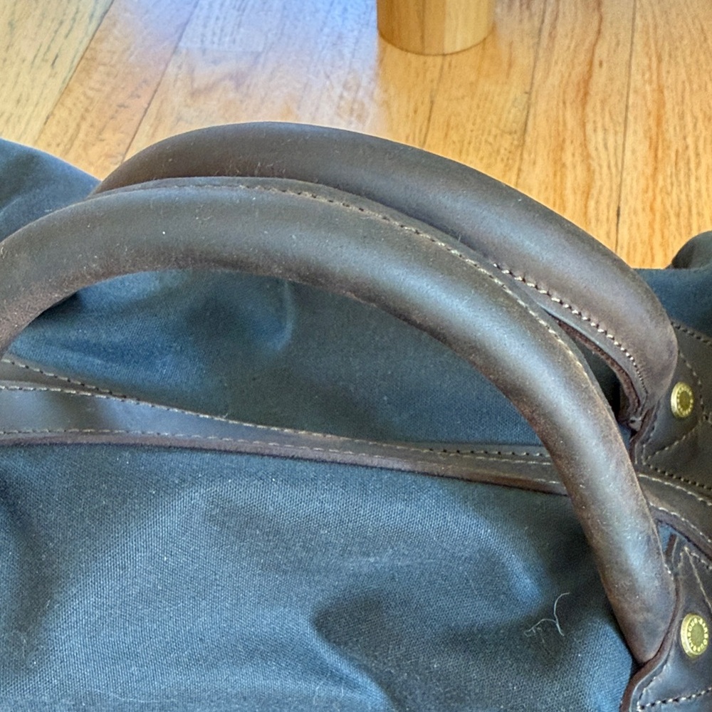 Barbour Waxed Canvas Navy Duffel Bag NWOT - Picture 4 of 10